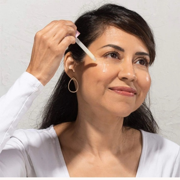 NIB fleur and bee nectar of the c vitamin C serum - Picture 2 of 8